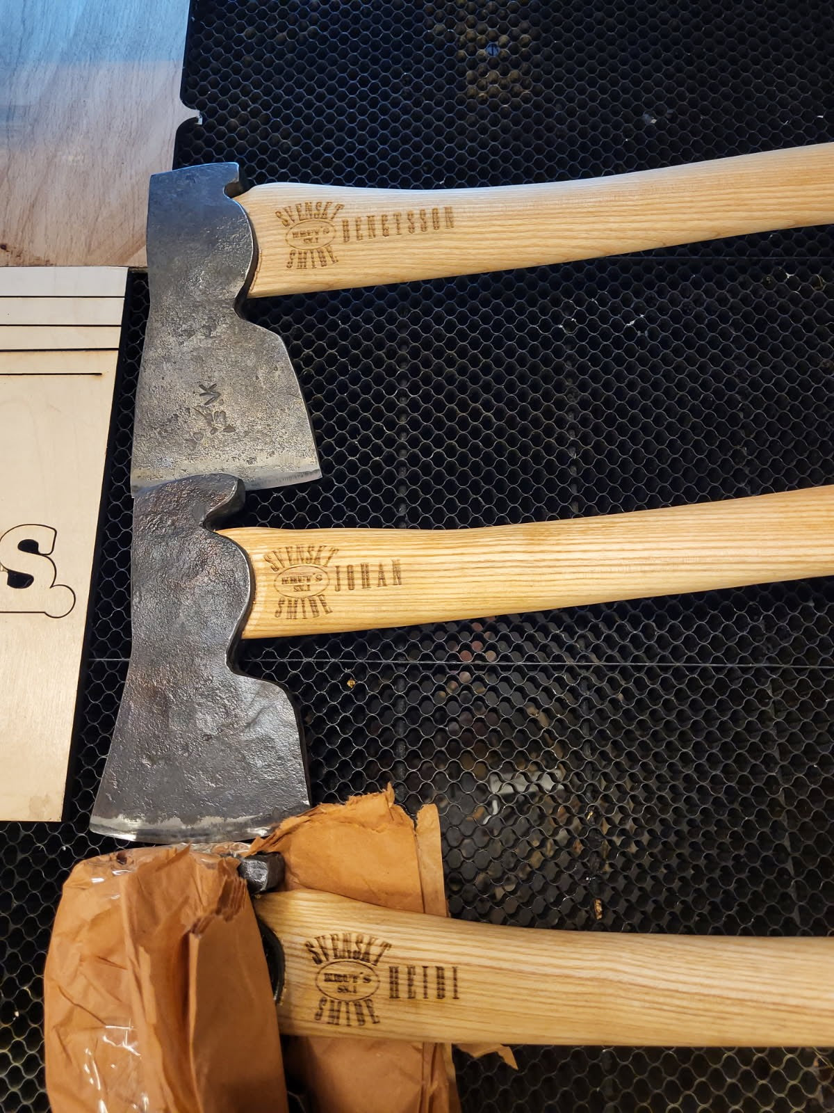 Specialbeställningar med gravyr. Kund case.