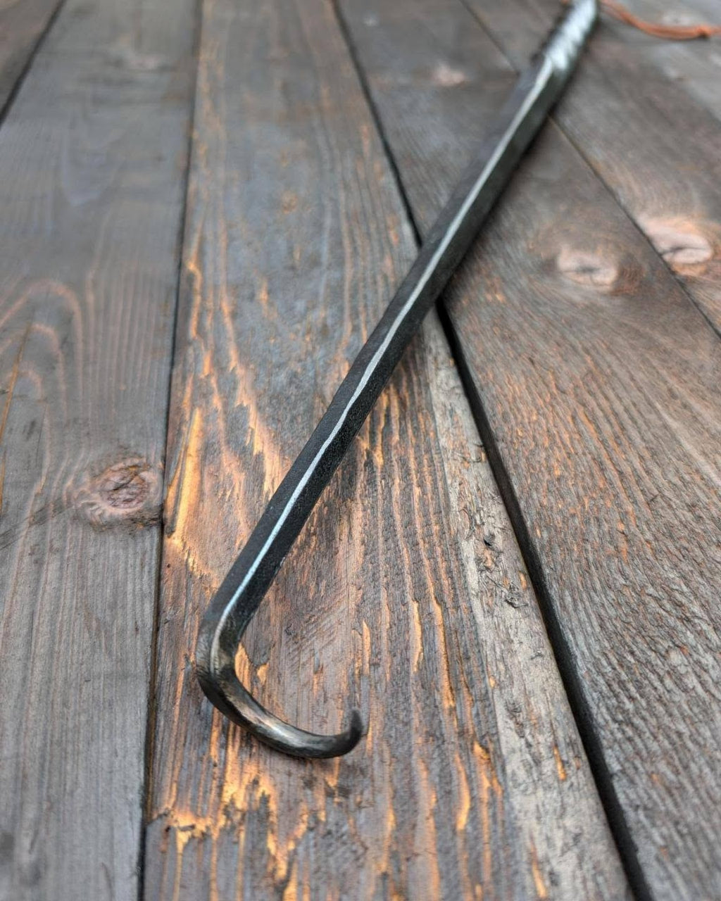 Steikja, handsmitt redskap för att vända kött på grillen. Steak Flipper.
